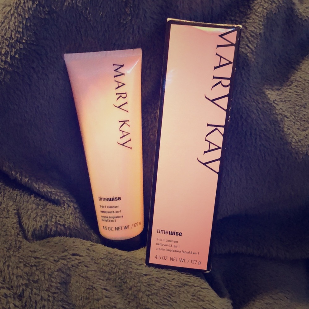 MARY KAY CLEANSER ( timewise cleanser)